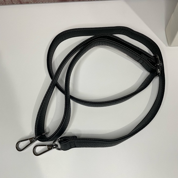 Day & Knight NWOT vegan leather crossbody bag - Picture 5 of 12